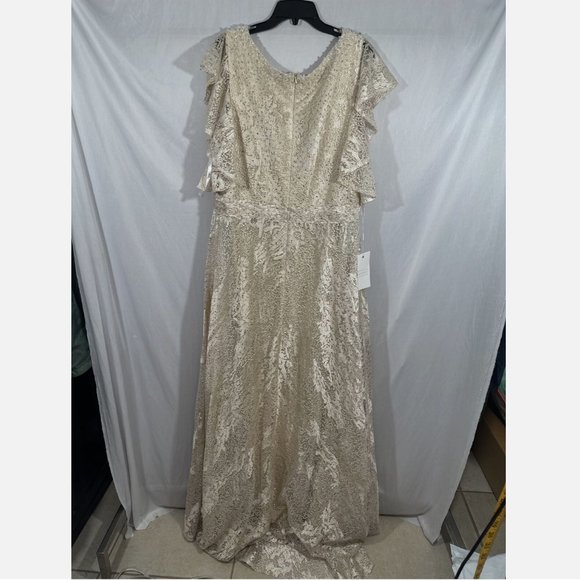 NWT $798 Mac Duggal [ 18 ] Embroidered Flutter Sleeve V-Neck Gown‎ Ivory #S738 - Picture 13 of 16